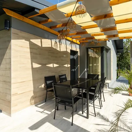 Луксозна вила Summerland 1 Крапец